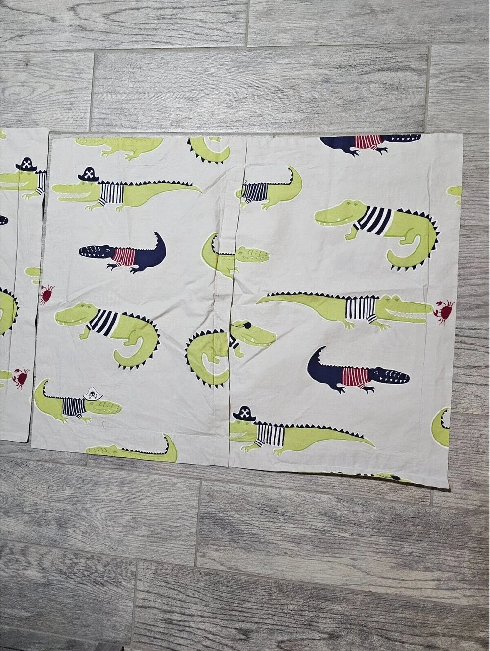 (2pc) Pottery Barn Kids Pillow Shams Standard Format 20x26 Alligators Print